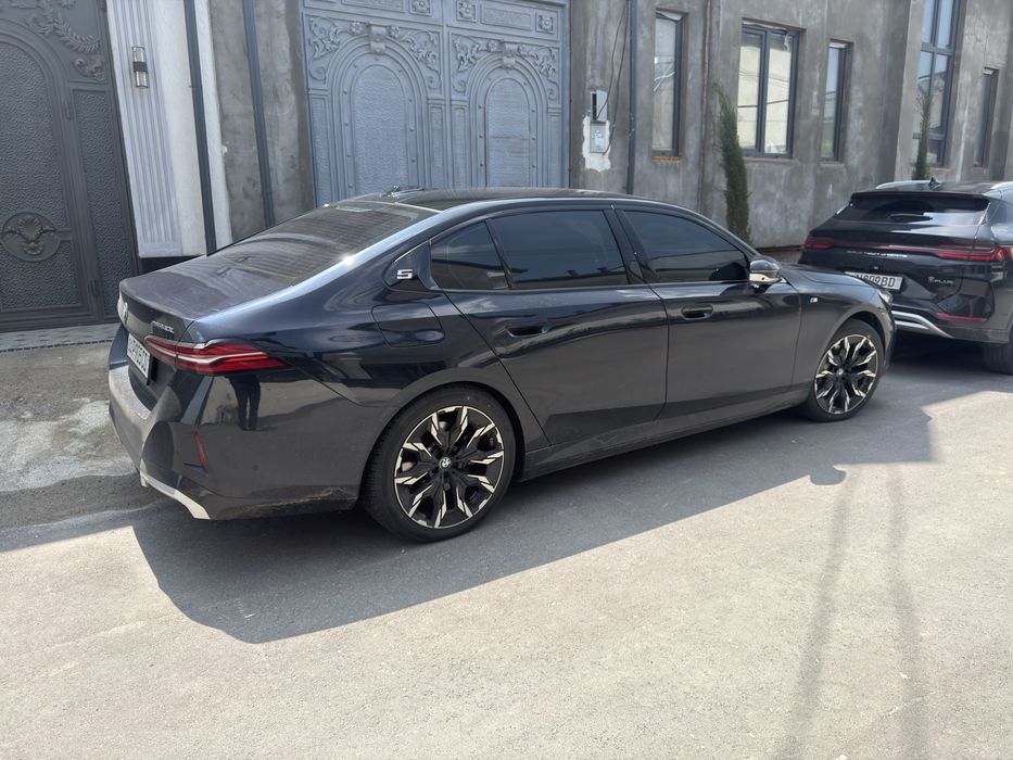 BMW i5 40L M-Sport 2025 yil