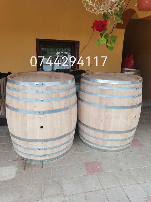 Butoaie din lemn noi pentru vin
