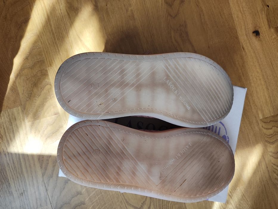 Велурени обувки за момиче на Lasocki