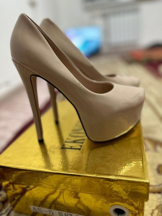 Каблук платформа бежевый