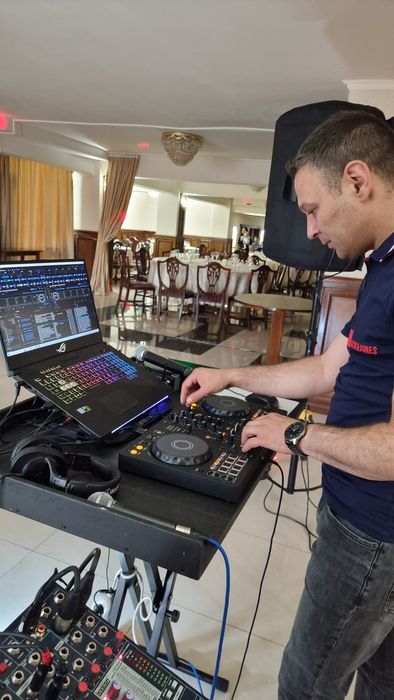 DJ si solist/Foto/Nunti/Cumetrii/zile de nastere si petreceri private