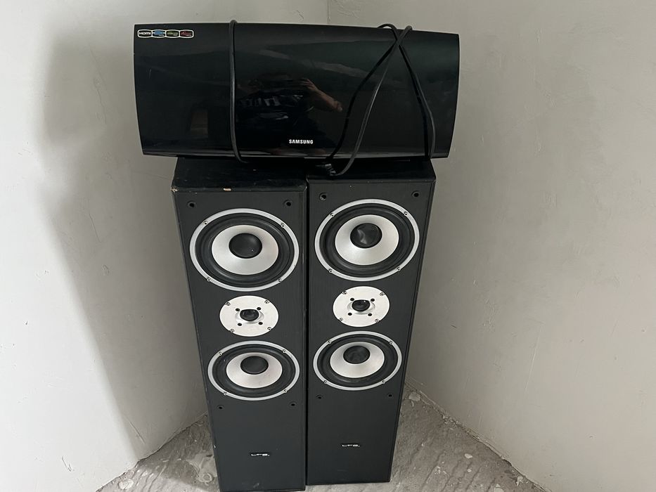 Statie samsung.  350w  plus 2 boxa cate 4 defuzoare   Boxa are 500 w