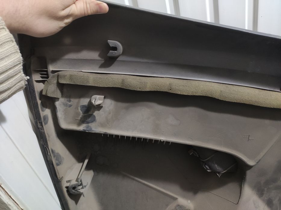 Обшивка дверей на ларгус