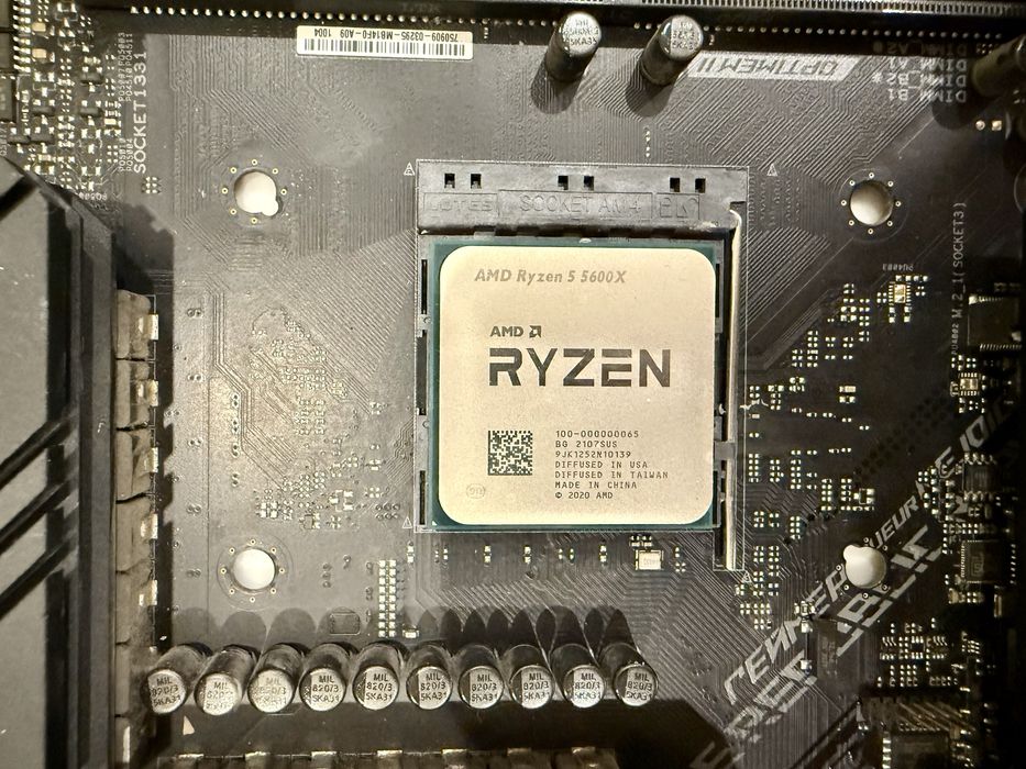 Pachet: Placa de baza ASUS ROG STRIX B550-F + Procesor AMD Ryzen 5600x