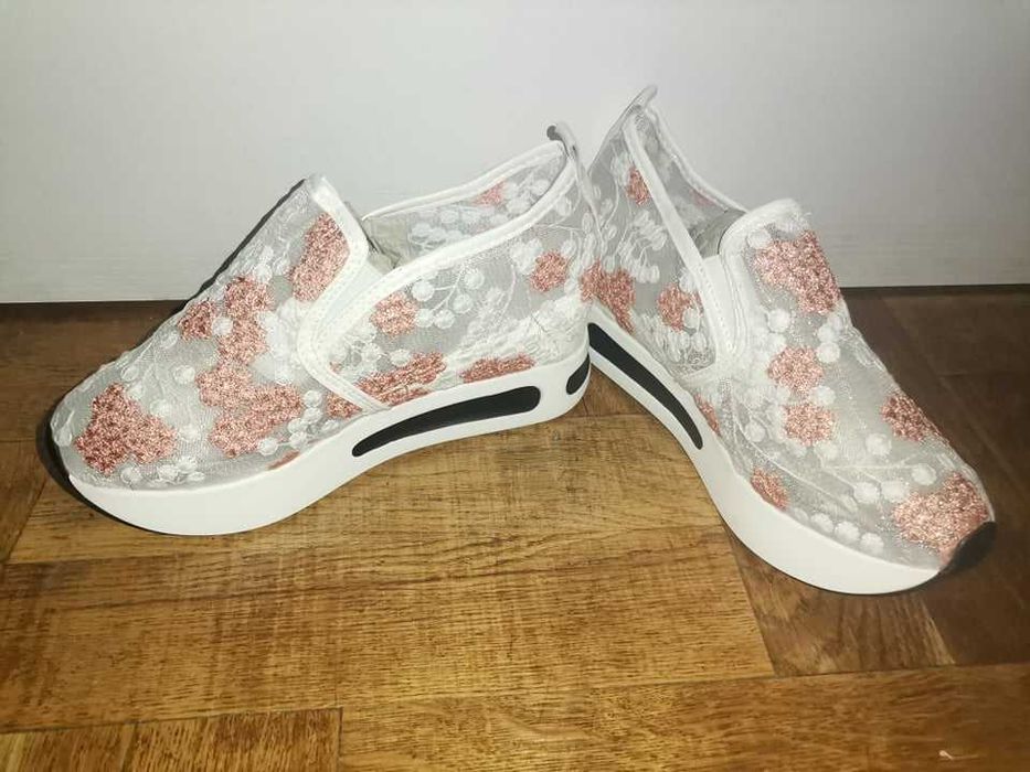 летни маратонки с удобна подметка, нови