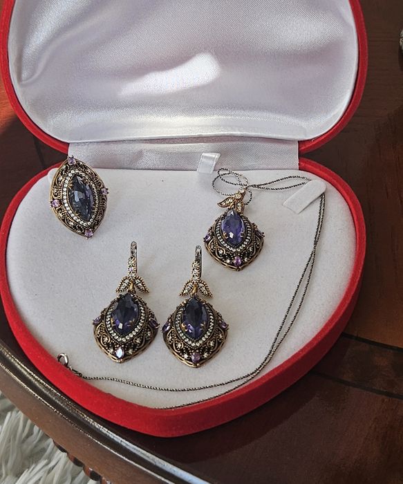 Продам эксклюзивный комплект из серебра 925пр