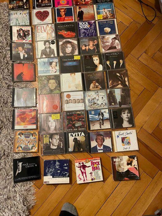 colectie de peste 60 cd-uri
