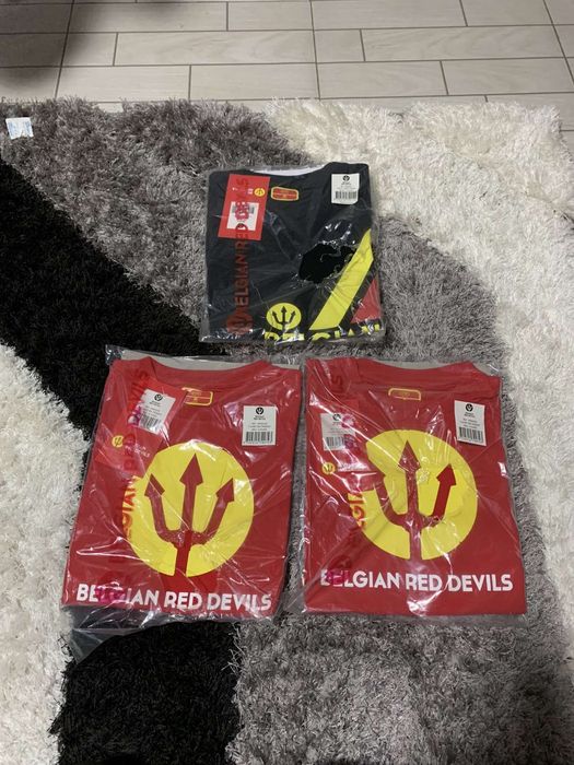 Vând tricouri noi cu naționala Belgiei de fotbal noi!