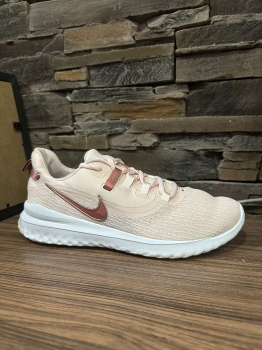 Дамски маратонки и кецове Nike