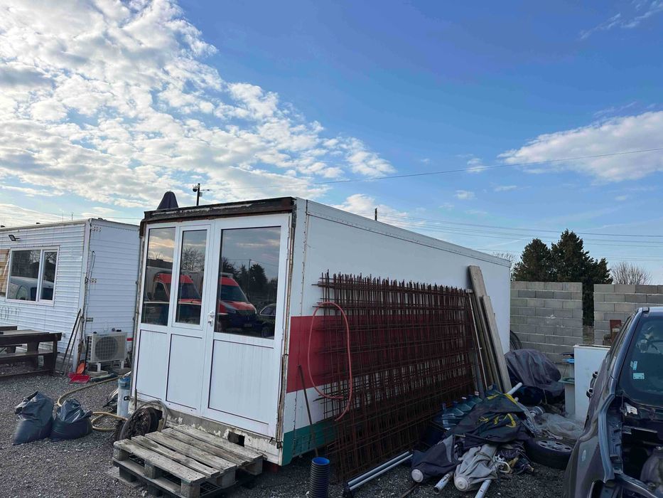 контейнер за склад.