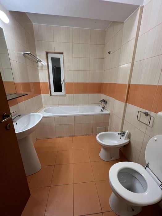 Inchiriez Apartament Andrei Muresanu, dormitor + living mare + bucatarie, ideal cuplu