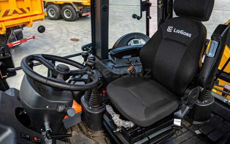 Экскаватор погрузчик LiuGong CLG777A