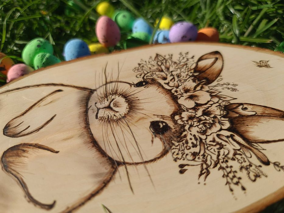 Tablou pirogravură lemn, iepuraș cu coroană florală handmade