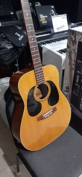 Продается леворукая  акустическая гитара Greco
