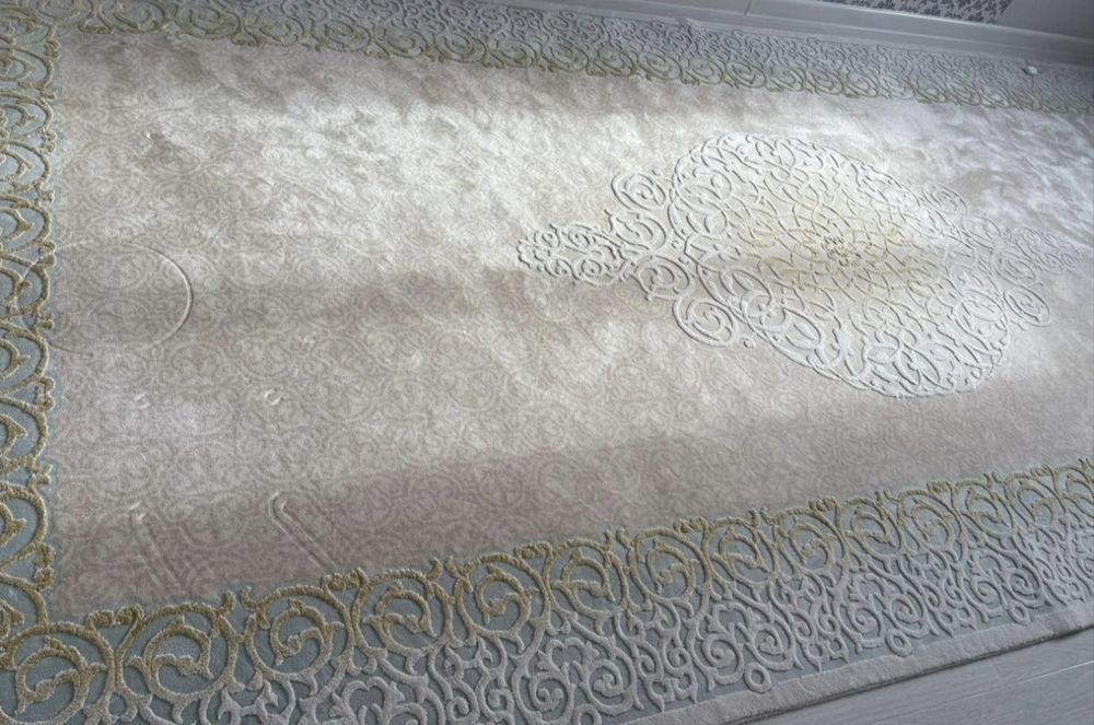 2.5х5.5 размердегі кілем сатылады.