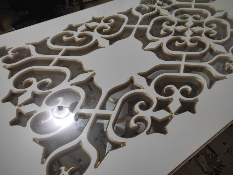 Обеденный стол резной