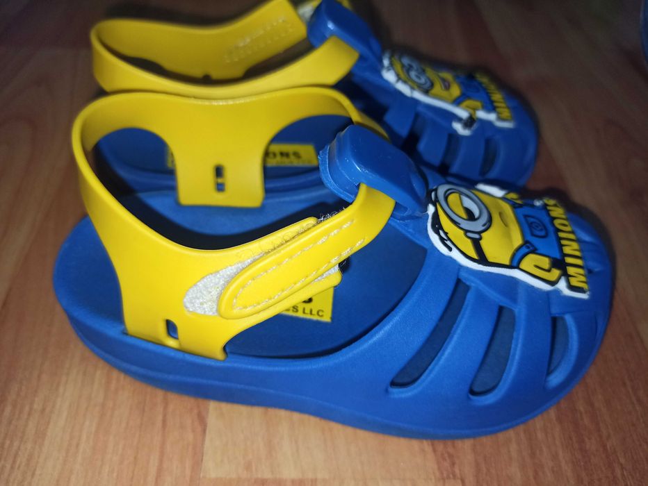 Sandale Minions, mărimea 22/23