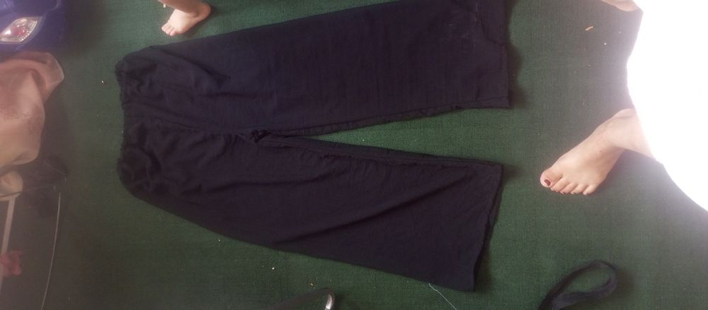 Arzon kiyimlar sotiladi