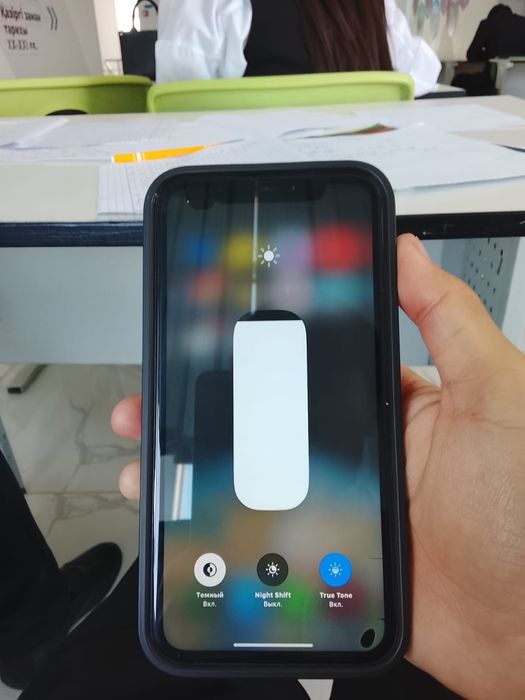 iPhone xr 128/77
