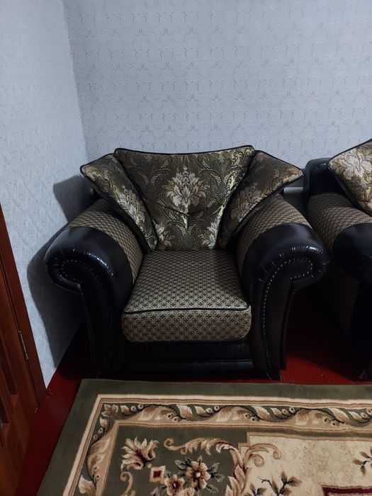 Продается диван и два кресло