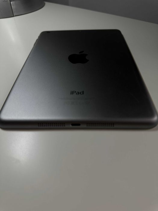 Vând iPad Mini 2 Retina Wi-Fi, 16 GB, Gri Stelar