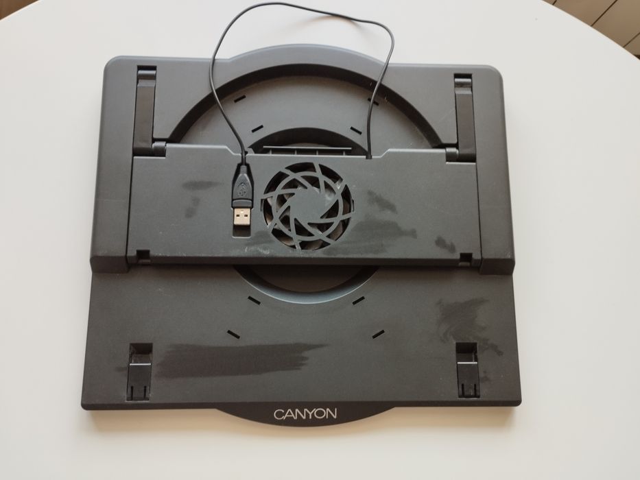 Продавам охлаждаща поставка за лаптоп CANYON CNP-NS1 - 17''