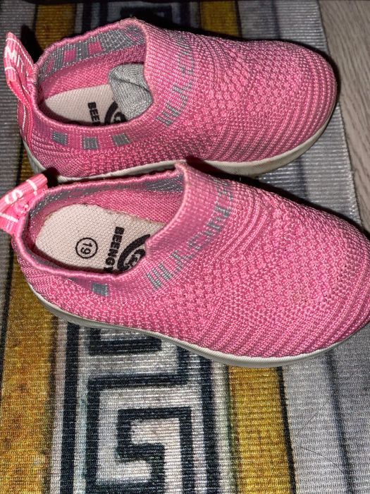 Продам обувь детскую