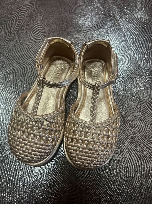 Детски сандали Zara