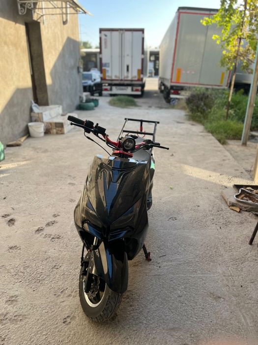 М8 про чорный свет