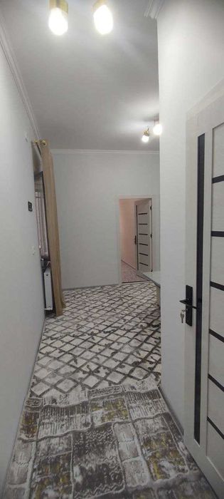 Фрунзе массивдаги 2 хонали уй сотилади