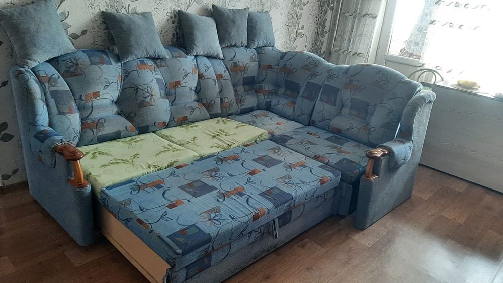 Продам диван угловой