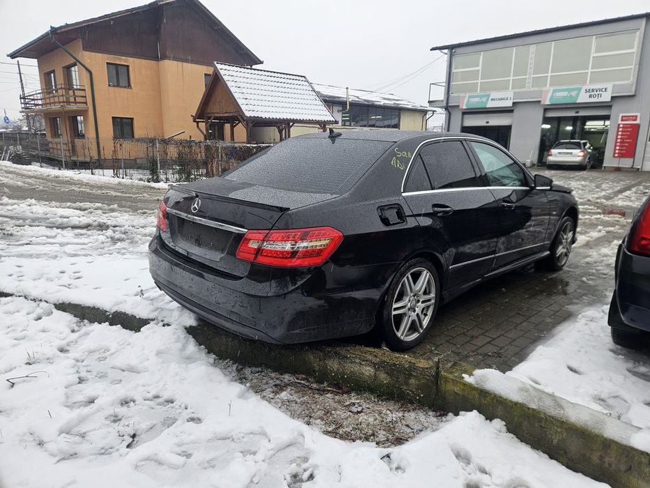 Tripla dreapta de pe caroserie Mercede e class w212 berlina an 2011