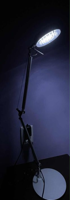 Настолна лампа за маникюр