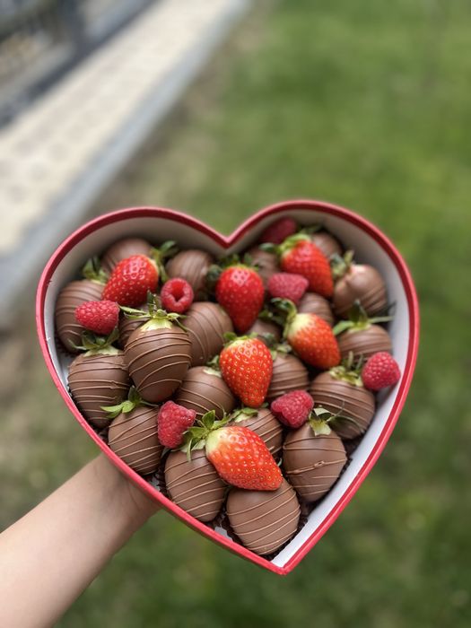 Клубника в шоколаде банан