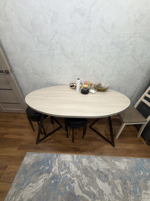 Продам стол обеденный, кухонный