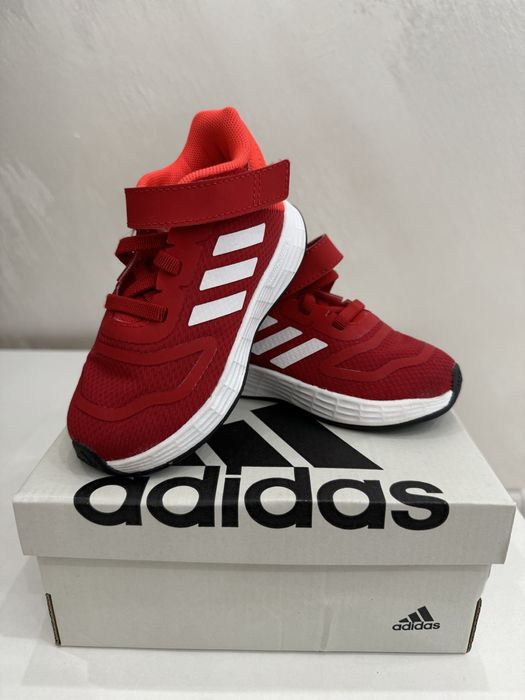Продавам Бебешки ( детски) маратонки Adidas