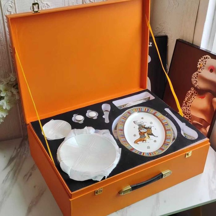 Лимитиран сервиз Hermès - подарък за специален повод