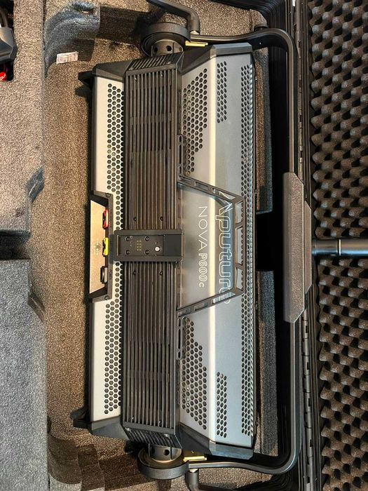 Aputure Nova P600c panou LED RGBWW Kit with Hardcase