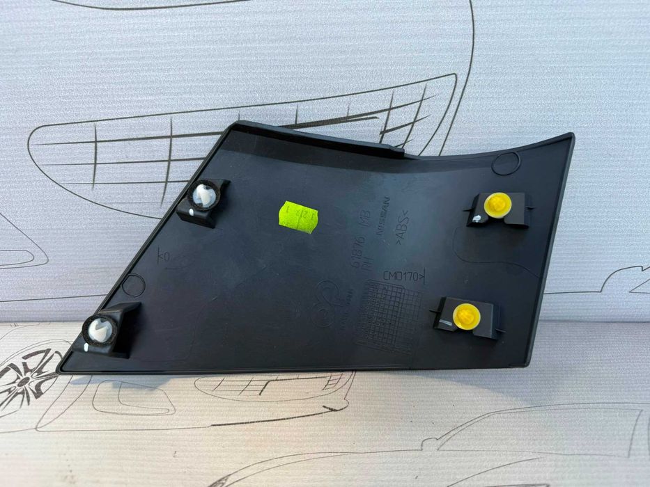 Colțar / Ornament Superior Grilă Frontală Dreapta Nissan Cabstar 2007 / 2007-2013 Cod OEM 61876MB (5C2)
