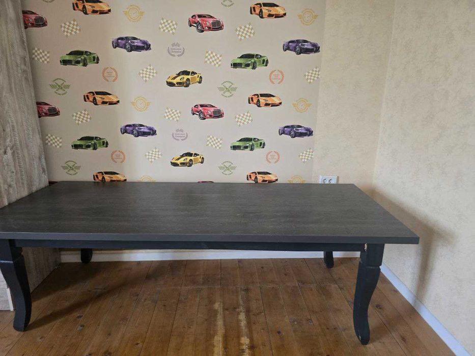 Стол для гостинной