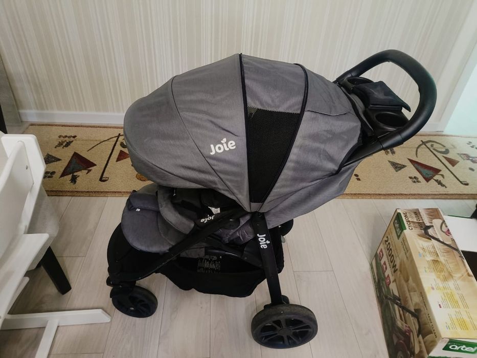Коляска прогулочная Joie