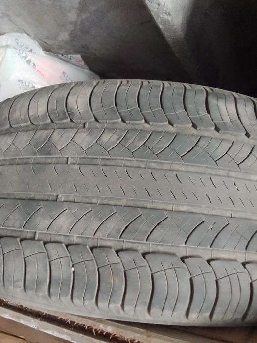 Продам шины на r20 разноразмерные