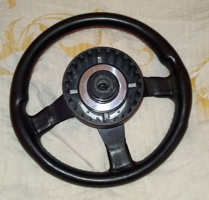 BMW E30 Ursuleț - volan MOMO