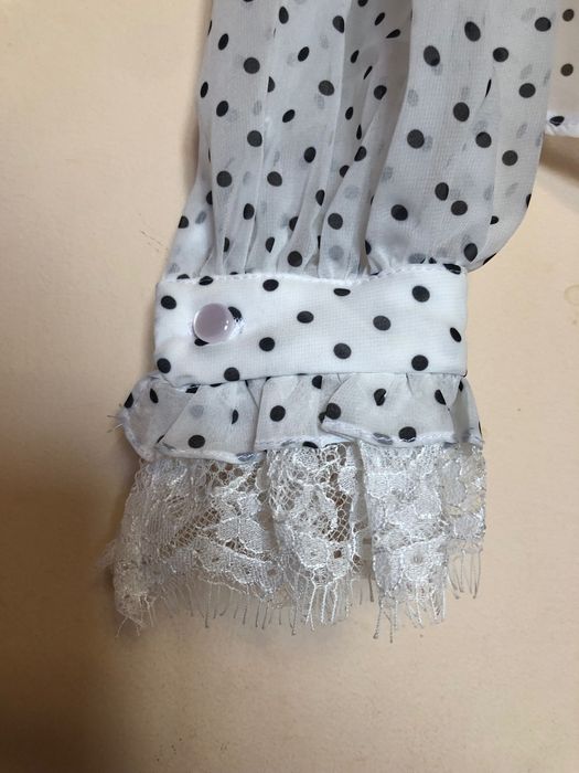 Camasa noua, eleganta cu buline negre