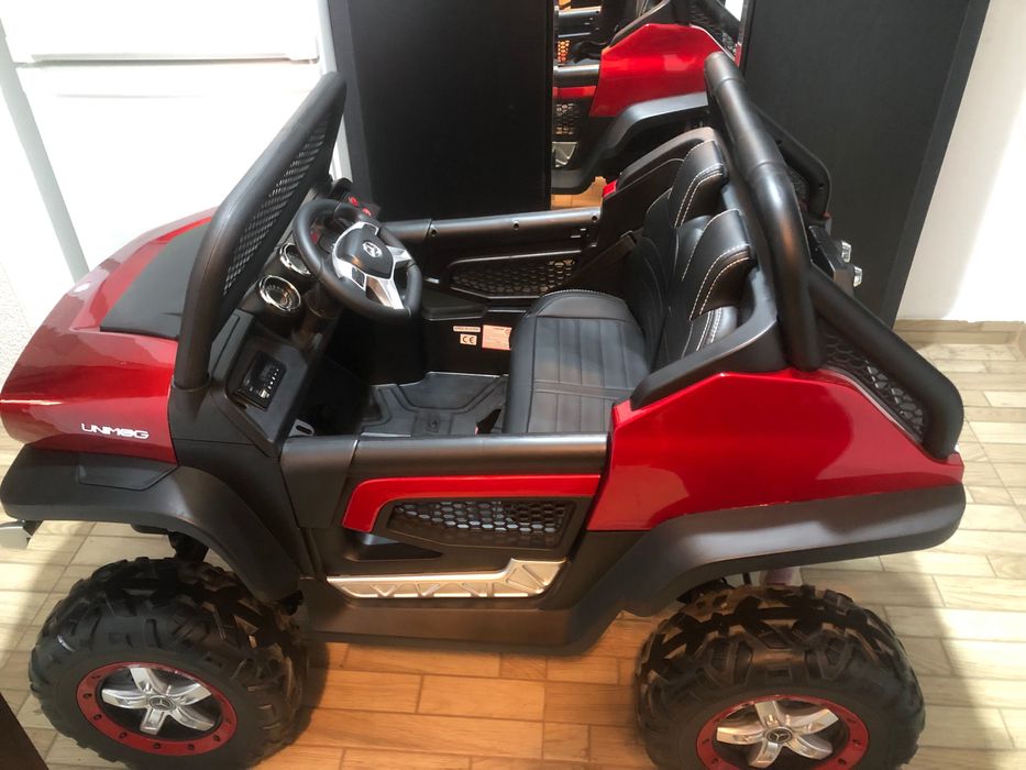 Vând masinuta electrica 4x4 Premier Mercedes Unimog