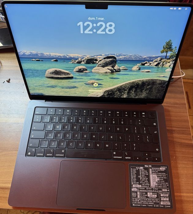 MacBook Pro M3 Pro 18gb ram ssd 512