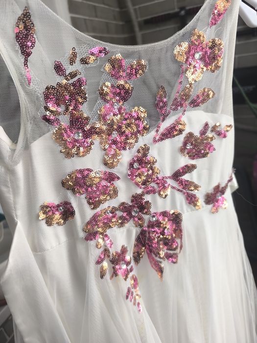 Платья на выпускной бальные