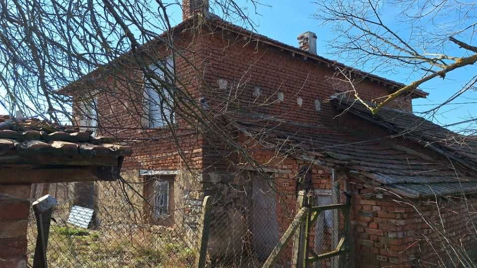 Къща с голям двор 6700 кв.м. за 29999 евро в с. Шарково от СОБСТВЕНИК