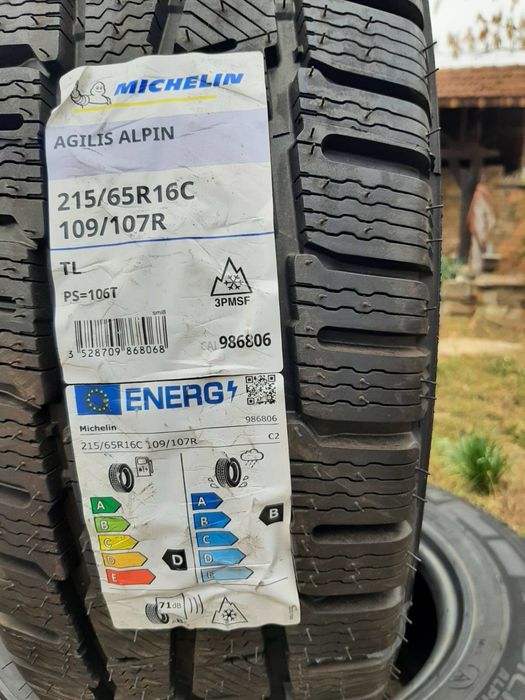 Продавам 2 броя зимни гуми Michelin Agilis Alpin в отлично състояние.