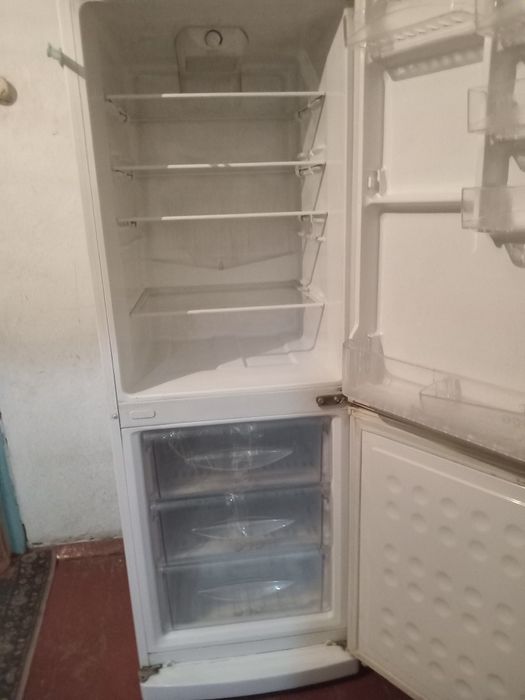 Продам Холодильник LG